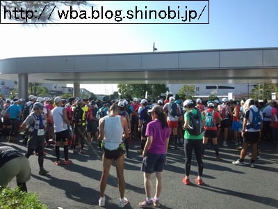 埼玉県外秩父トレイルラン４３のスタート地点に集まるトレイルランナー達。