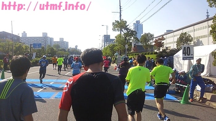 大阪マラソン２０１６サブ５ペースで京セラドームから南港大橋を走る。
