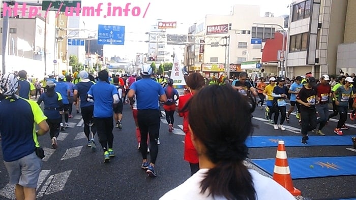 大阪マラソン２０１６サブ５ペースで京セラドームから南港大橋を走る。