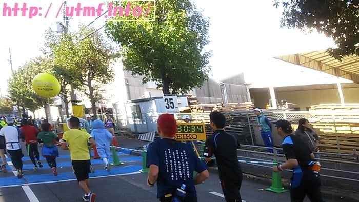大阪マラソン２０１６サブ５ペースで京セラドームから南港大橋を走る。