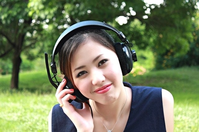 音楽を聴きながら快適にトレーニング！無線対応のスポーツ用イヤホン。