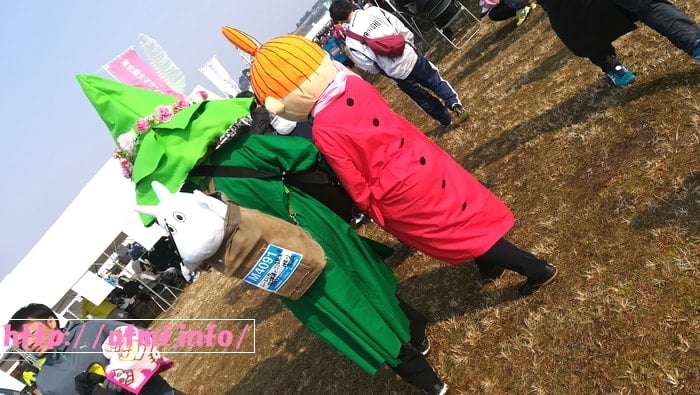 東北風土マラソンのコスプレ仮装ランナーと写真撮影！はっとン出現。