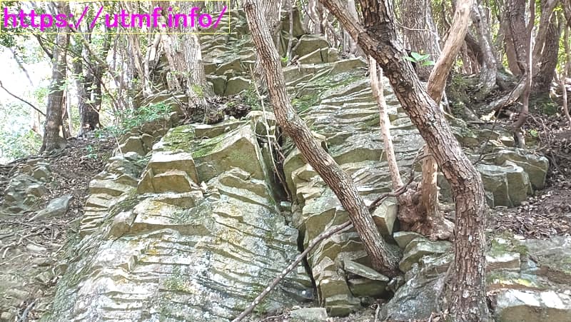 城山の板状節理