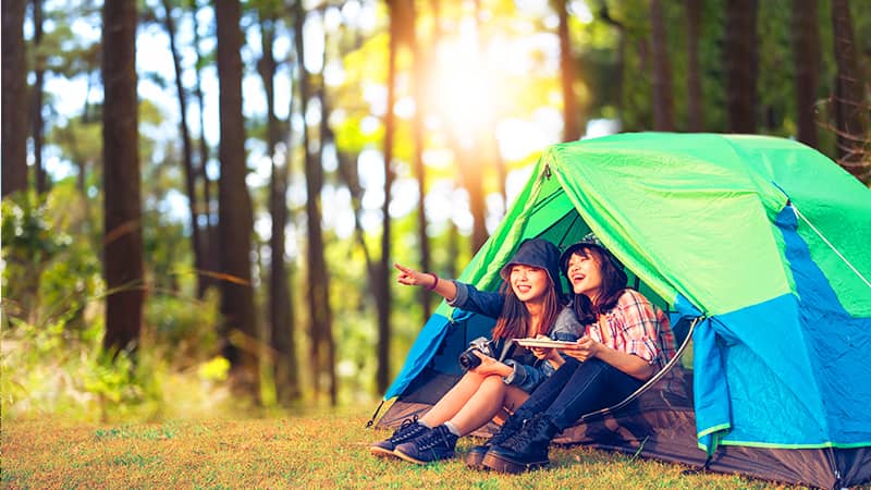 美女２人でテント泊登山している