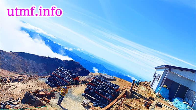 御嶽山ビジターセンター(やまテラス王滝)から山頂へ。