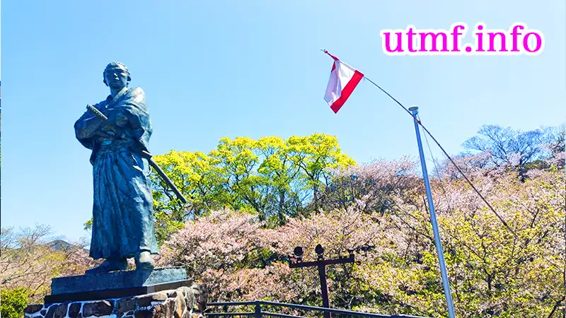 風頭公園展望台の坂本龍馬の銅像