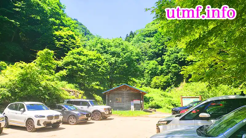 氷ノ山登山口、福定親水公園の駐車場