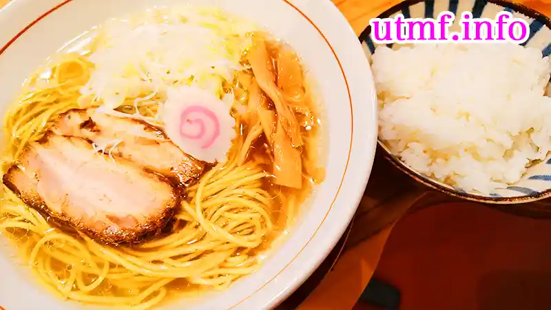 牛骨ラーメンスタンド悟空大山参道店で牛骨ラーメンとご飯1200円を食った。