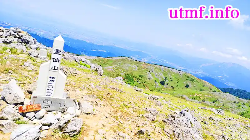 霊仙山の山頂
