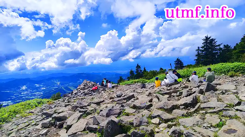 根子山の山頂